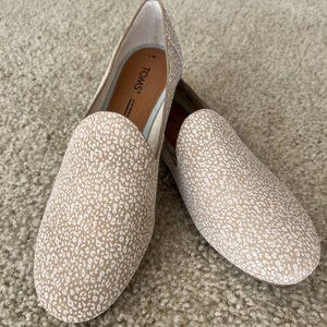 TOMS Darcy Natural Mini Leopard Printed Suede Shoes, Size 7